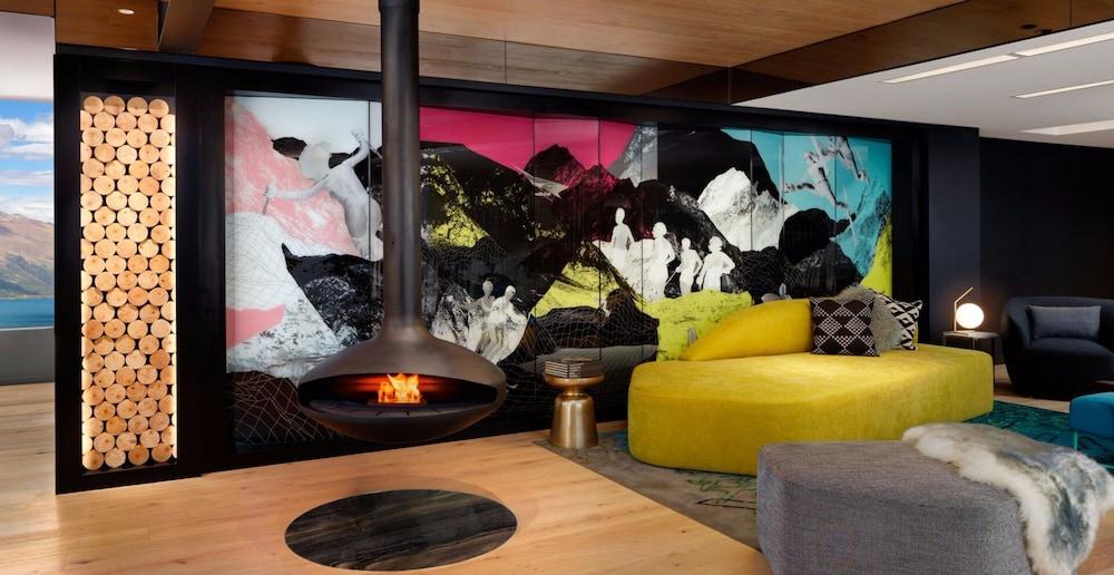 Qt Queenstown Eksteriør billede A fireplace in a suite at the W Aspen