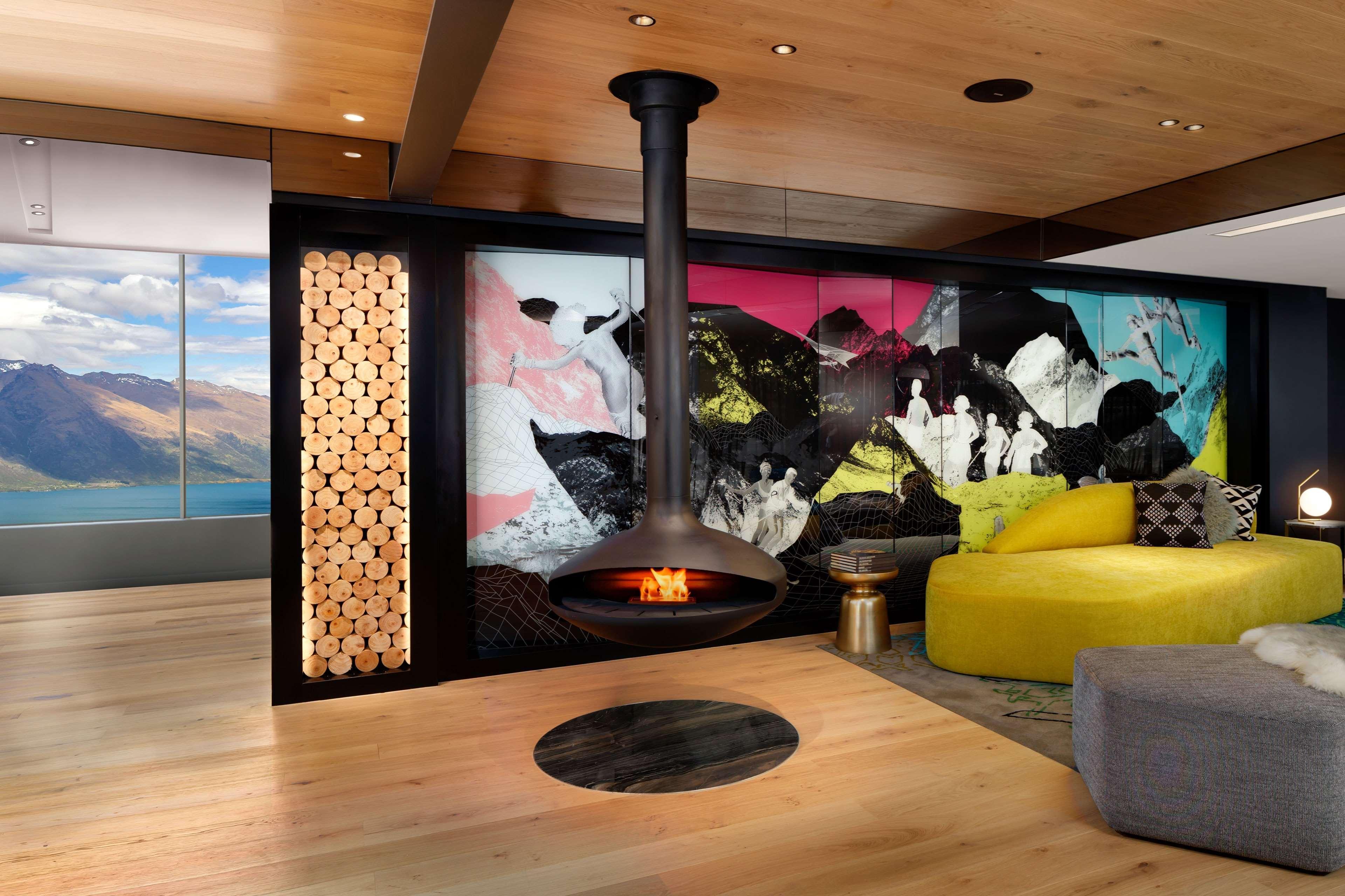 Qt Queenstown Eksteriør billede A suspended fireplace