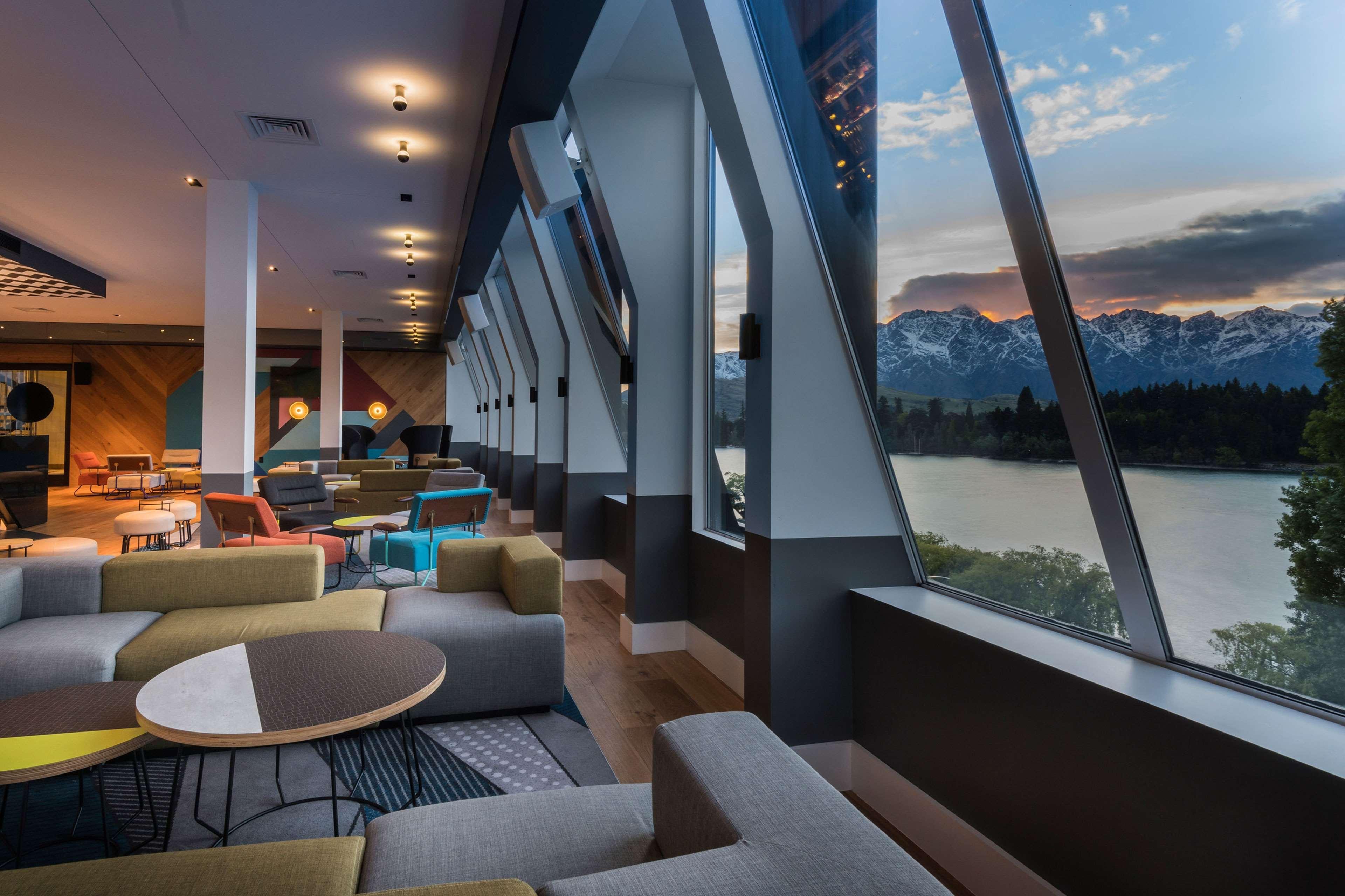 Qt Queenstown Eksteriør billede The lounge at the hotel