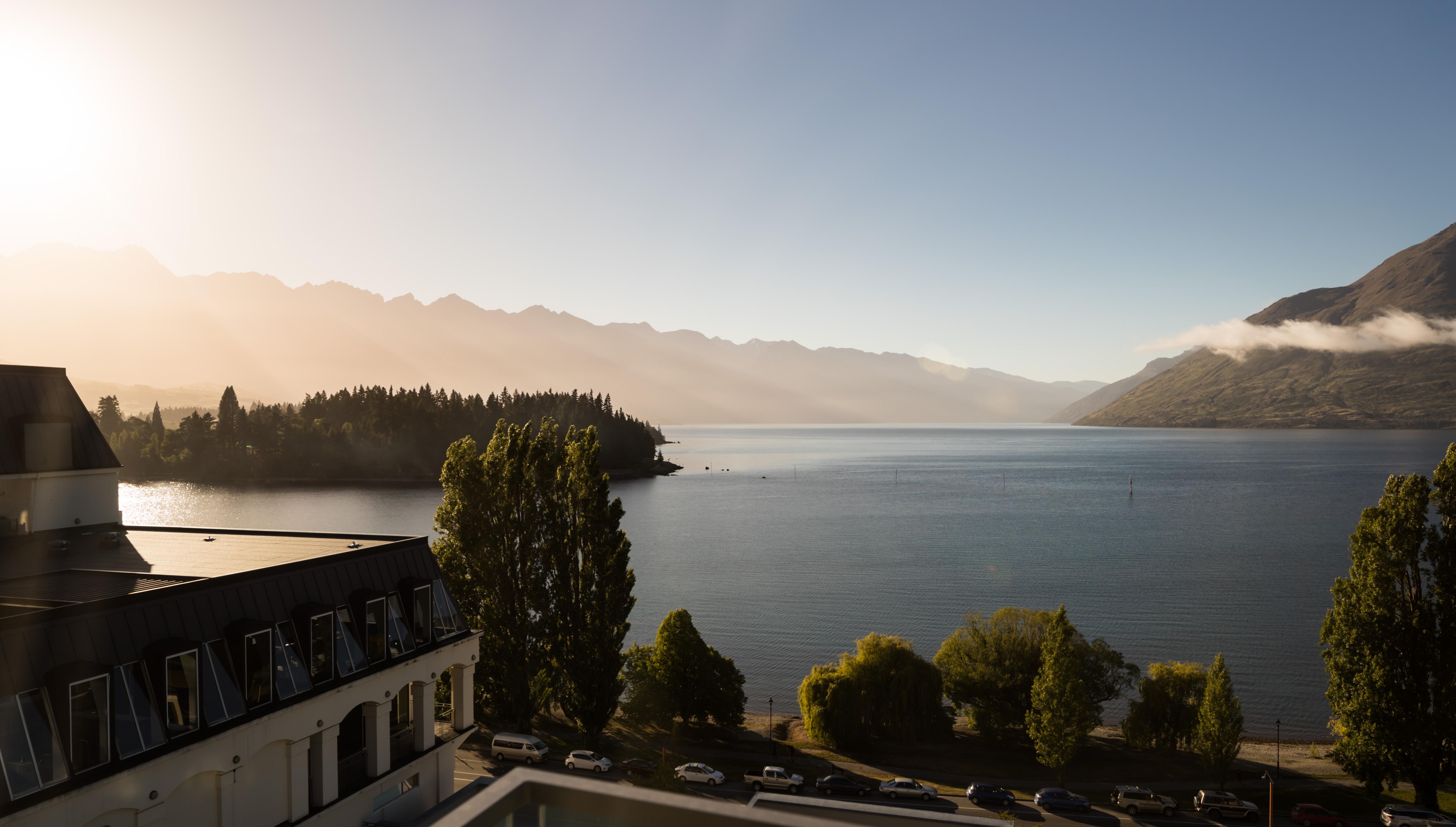Qt Queenstown Eksteriør billede View of Lake Wakatipu from Queenstown
